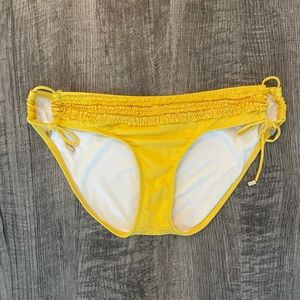 Kenneth Cole Reaction Ruffled Bikini Bottom